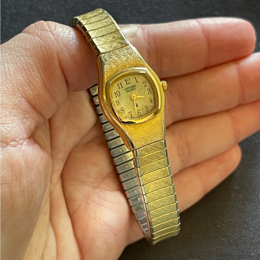 Citizen watch co. quarts vintage watch.